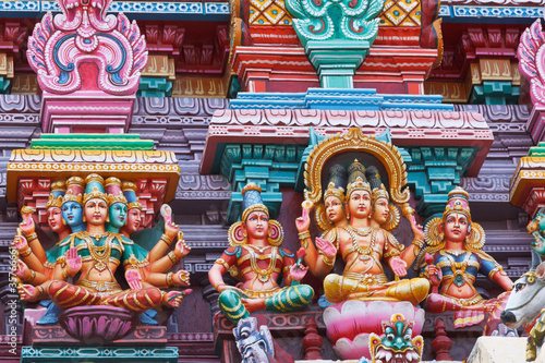 Tableau sur toile Sculptures on Hindu temple tower
