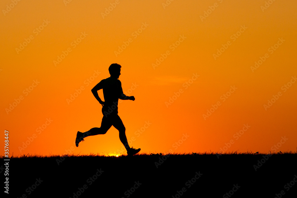 Jogger vor dem Abendhimmel Jogger vor dem Abendhimmel