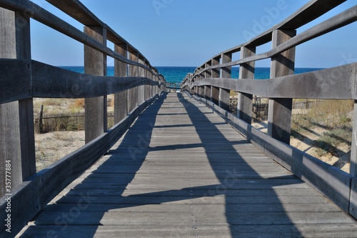 wooden footbridge © Gabriele Maltinti