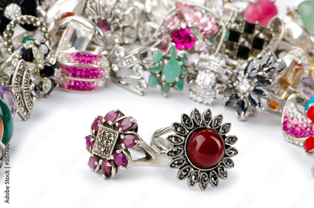 Selection of many precious rings Selection of many precious rings