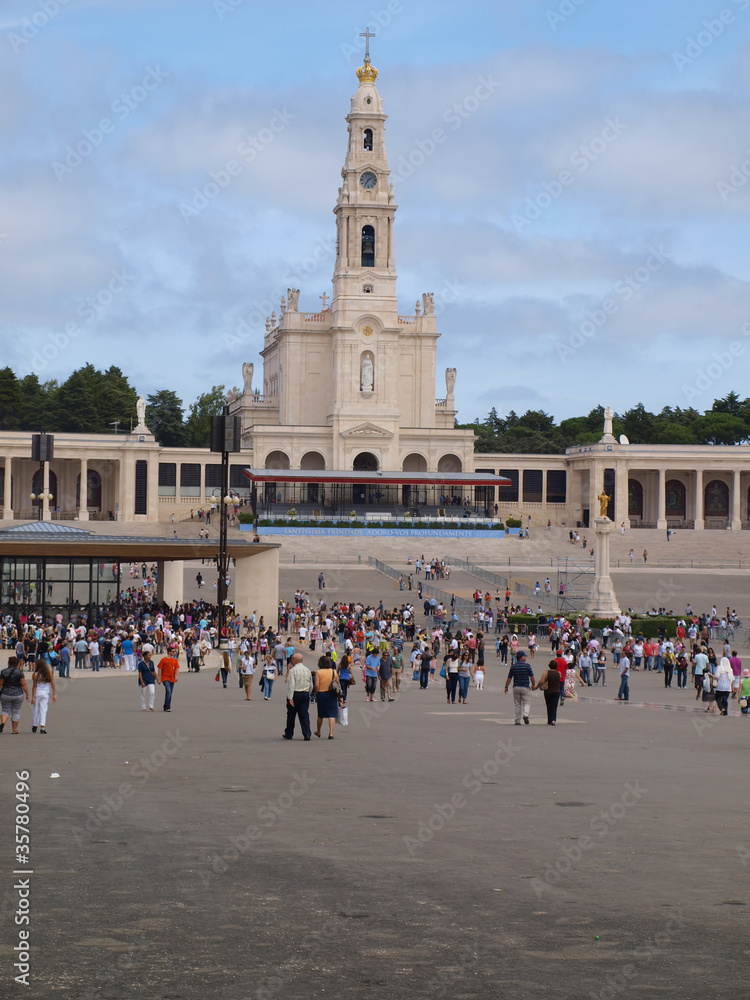 Obraz premium Basilica of Our Lady of the Rosary of Fatima in Portugal