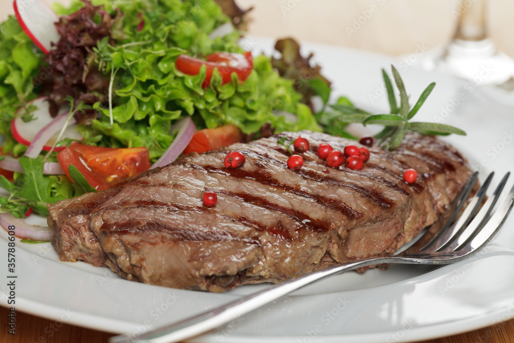 Rumpsteak an Salat