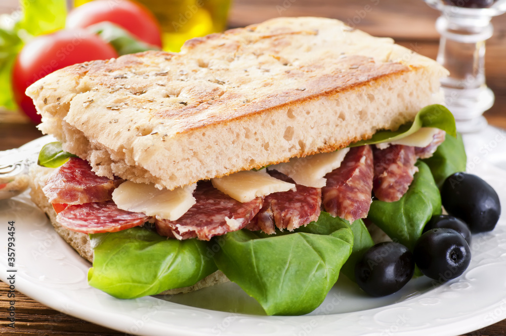 Sandwich mit salami Sandwich mit salami