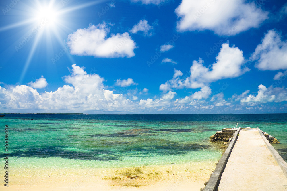 Fototapeta premium Peaceful Sea Far Horizon