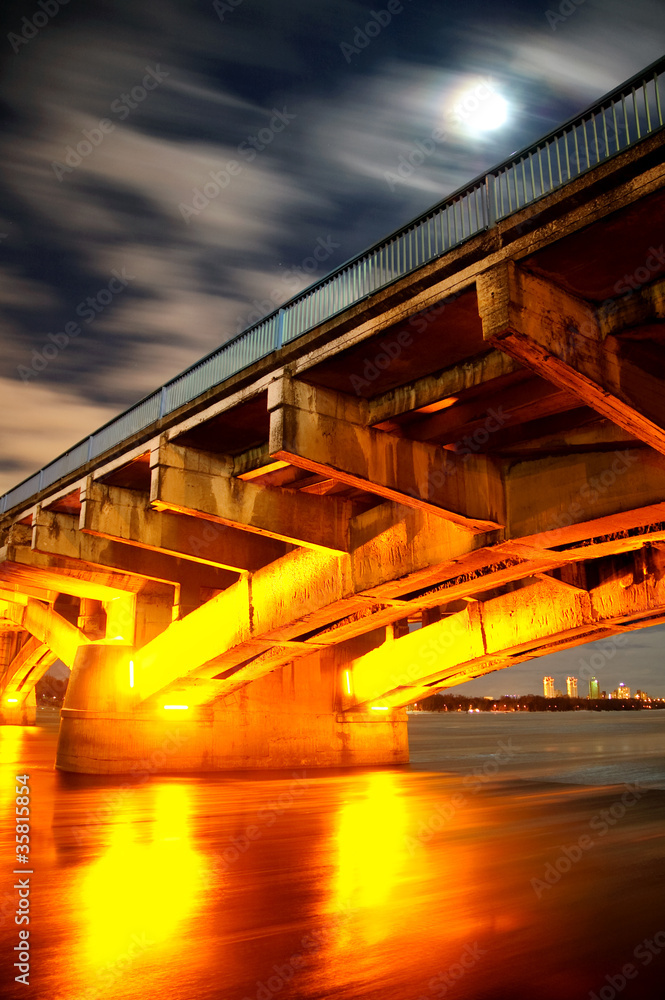Obraz premium Kiev Metro Bridge At Night, Long Exposure