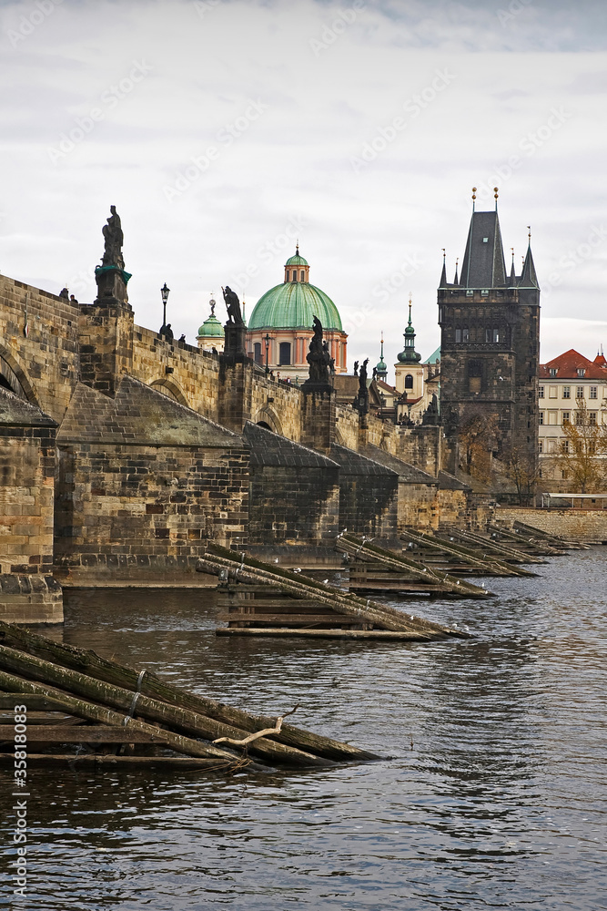 Obraz premium Historic center - Charles bridge in Prague