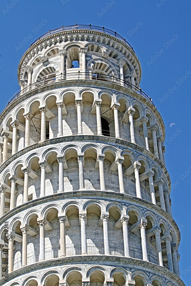 Leaning Tower of Pisa that hangs and never falls
