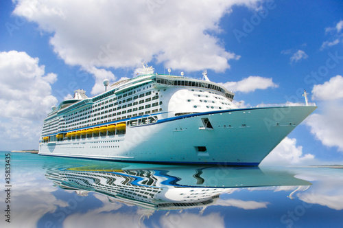 cruise ship side reflect