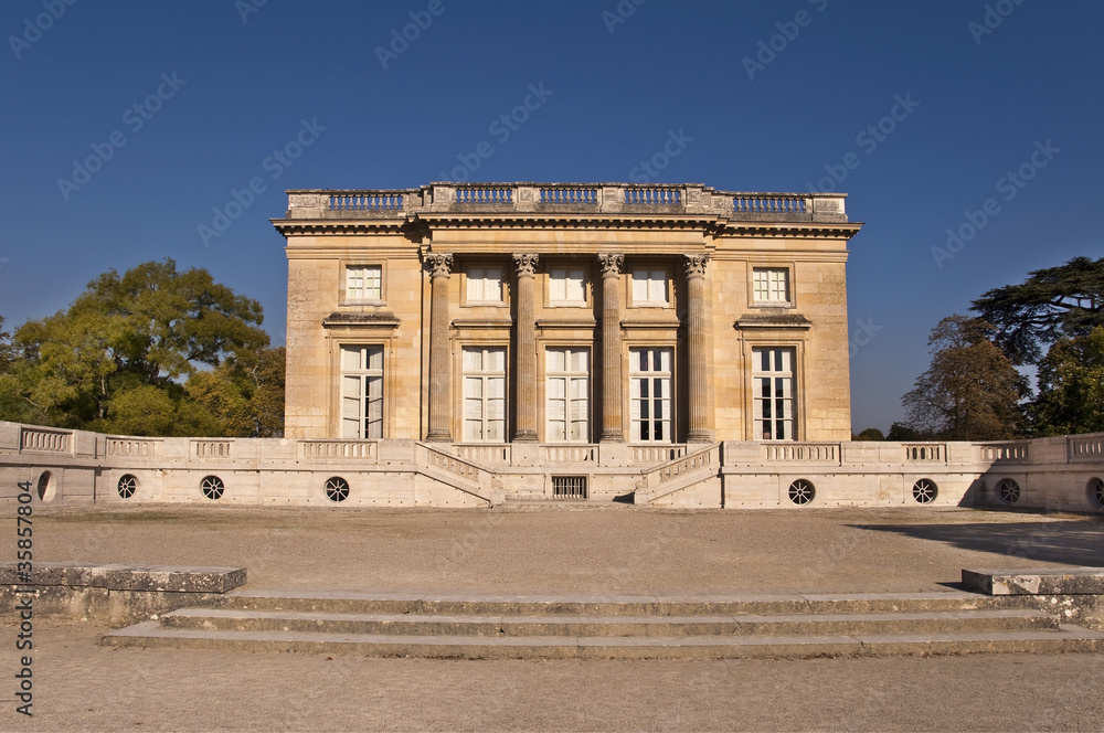  Le Petit Trianon de la reine Marie-Antoinette dan le château de Versailles - France