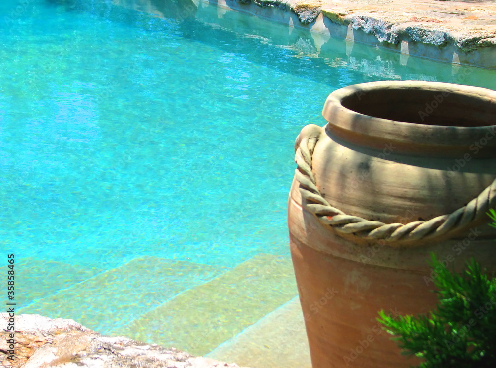 Fototapeta premium Piscine en vieilles pierres