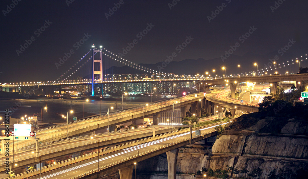 Obraz premium highway and bridge at night