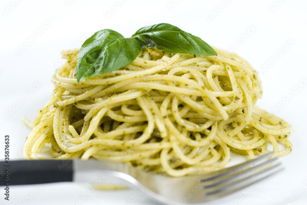 Spaghetti al pesto, Italian recipe