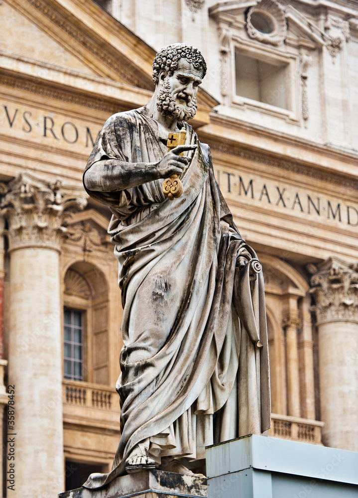 Fototapeta premium Vatican statue of St. Peter