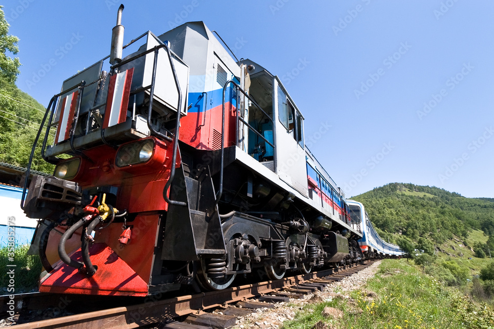 Obraz premium Железнодорожная станция на берегу озера Байкал.