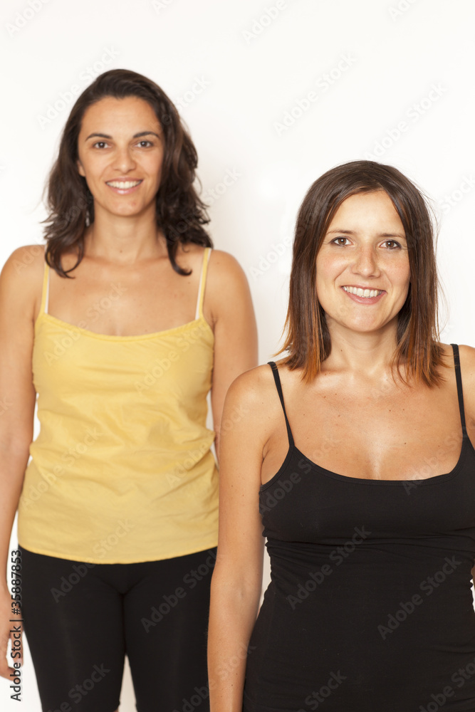 Zwei Frauen hintereinander unscharf Zwei Frauen hintereinander unscharf