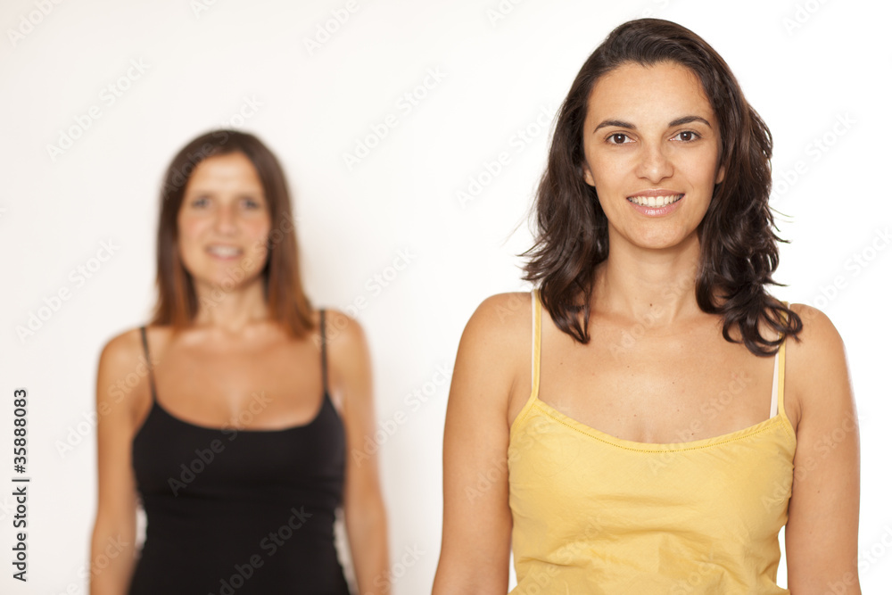 Paar mit einer Frau im Vordergrund Paar mit einer Frau im Vordergrund