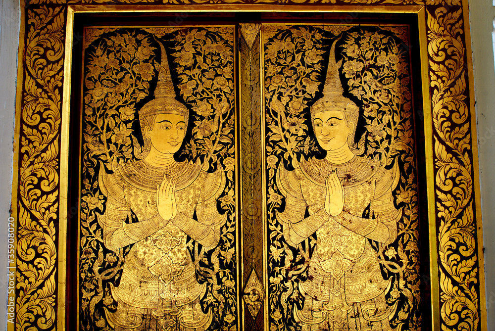 Naklejka premium Deva at the door