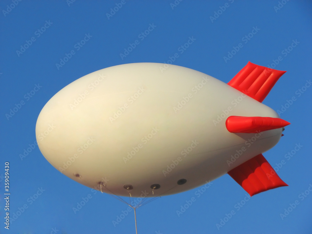 Fototapeta premium Advertising Zeppelin