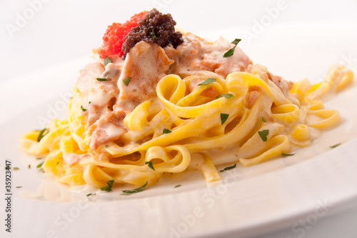 Tagliolini salmone e caviale photo