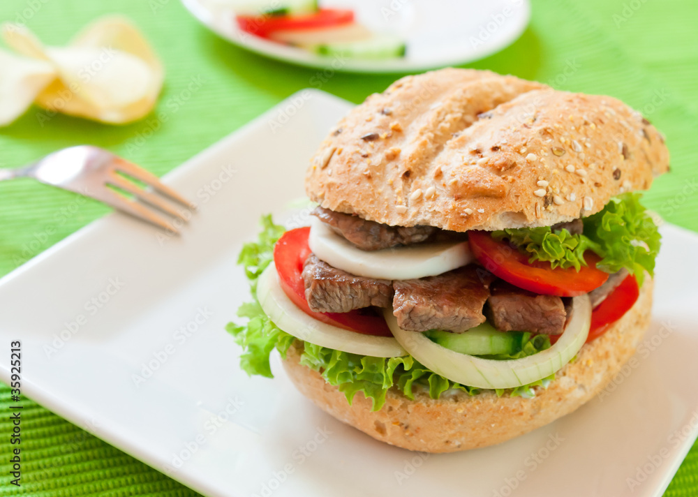 Sandwich with beef and vegetables