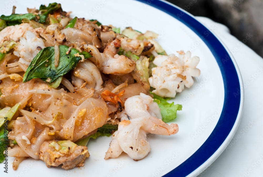 fired thin noodles seafood with soy sauce fired thin noodles seafood with soy sauce