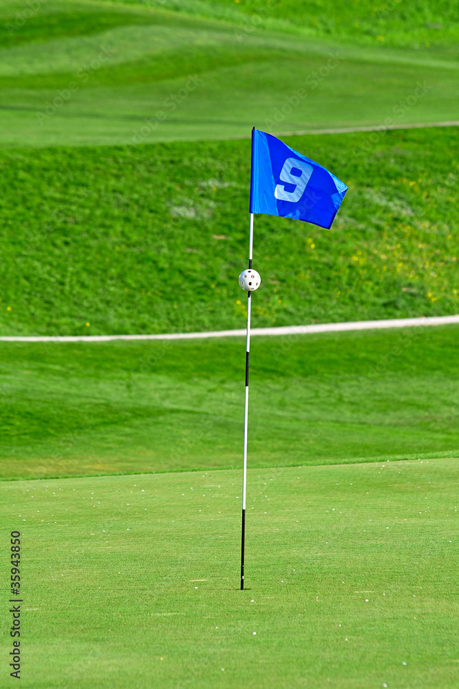 Obraz premium flag on golf course