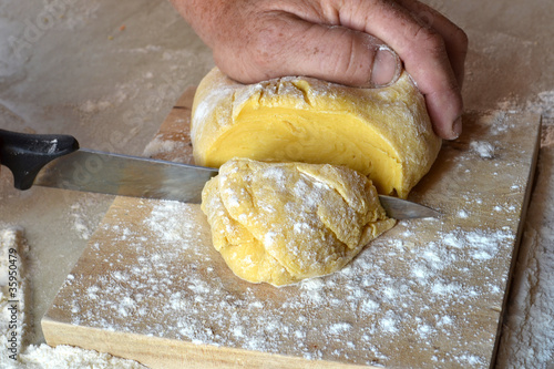 preparare pasta fresca all'uovo photo