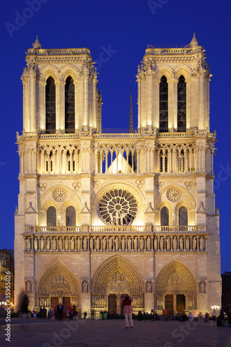 Notre Dame de Paris © Roman Sigaev