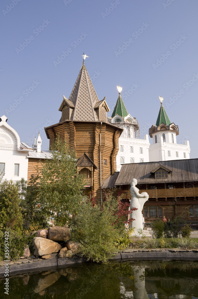 Измаиловский кремль. Пруд и деревянная башня.
