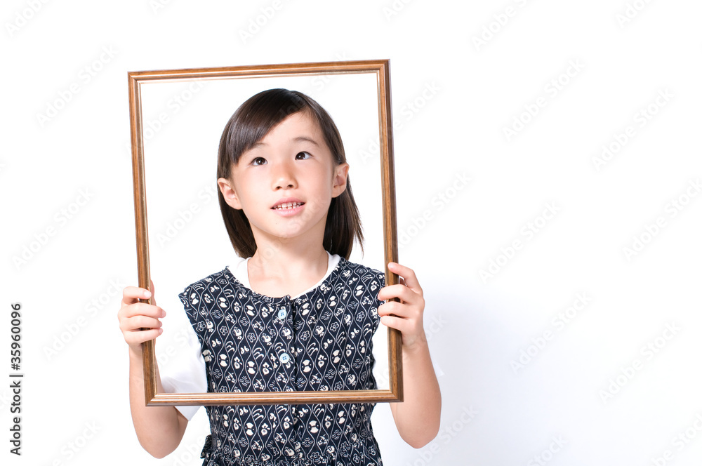 額の中の女の子 額の中の女の子