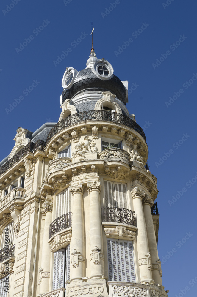 immeuble français ancien luxueux