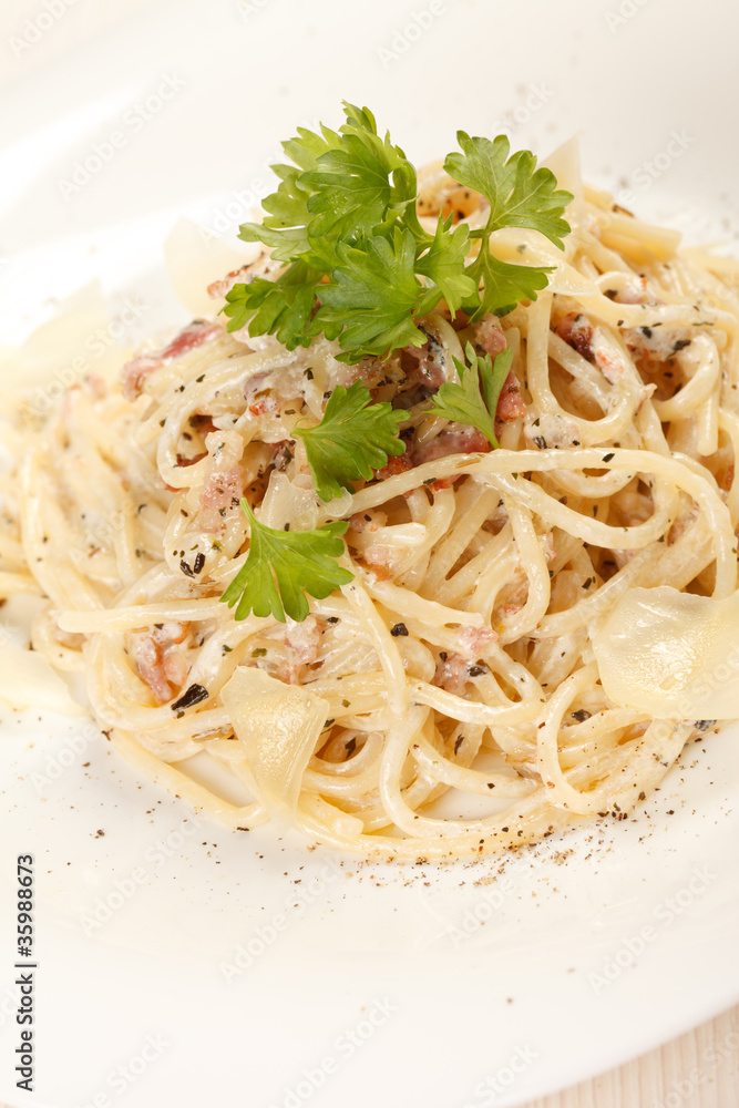spaghetti carbonara spaghetti carbonara