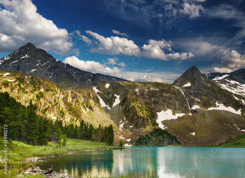 Mountain lake © Dmitry Pichugin
