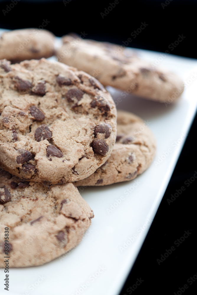 Galletas de chocolate o Cookies con fondo negro Galletas de chocolate o Cookies con fondo negro