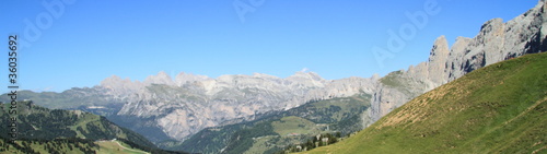 Torri del Sella e Dolomiti del Puez in lontananza