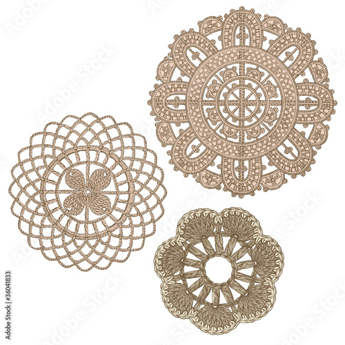 3 napperons anciens
