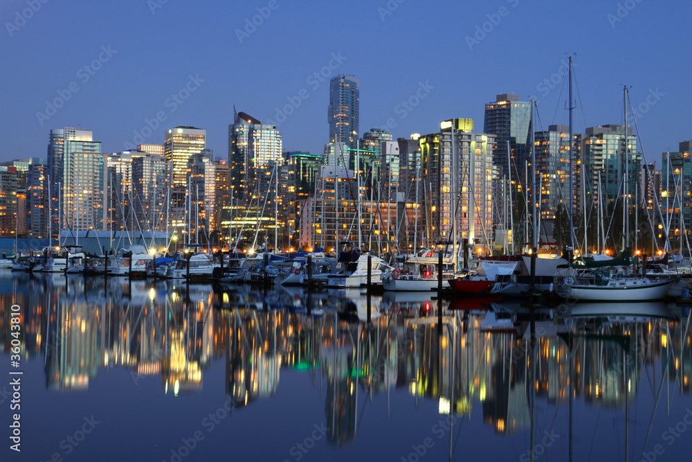 Obraz premium Vancouver Canada evening cityscape
