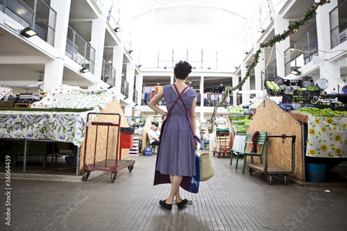 young pretty fashion model at the fruit market © Tommaso Lizzul
