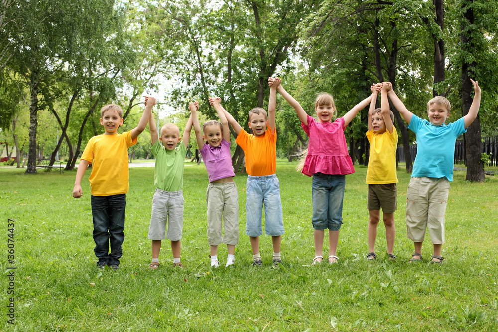 Obraz premium Group of children in the park