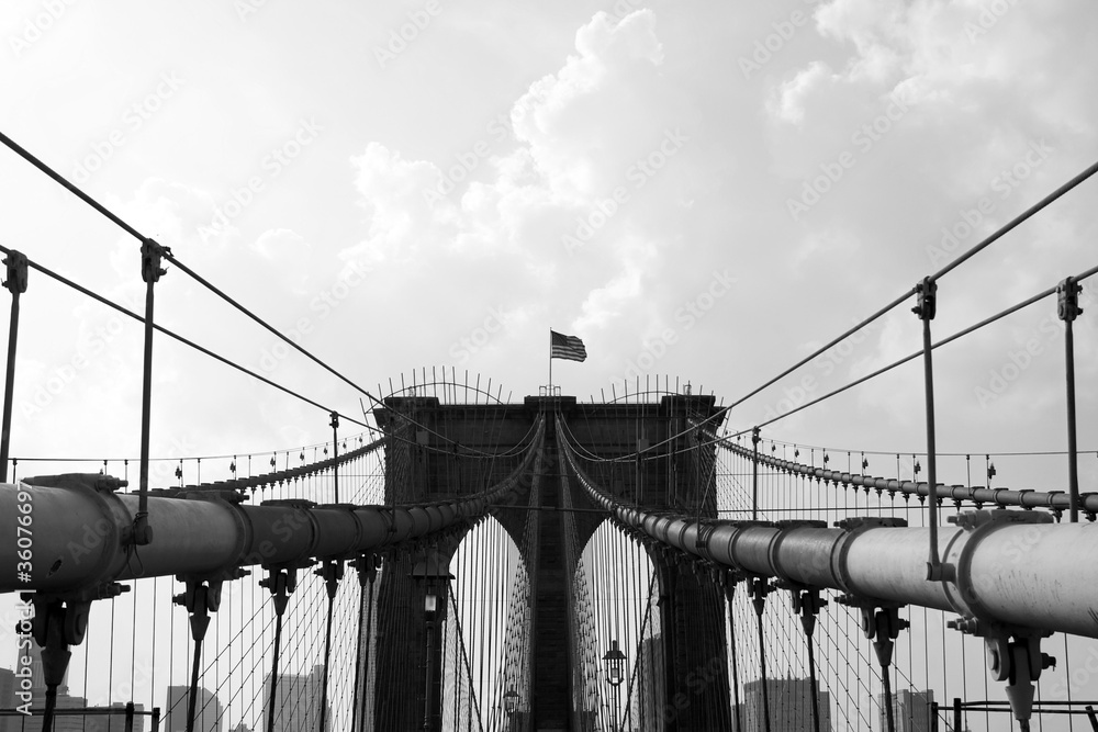 Fototapeta premium NYC Brooklyn Bridge Gate and Wires