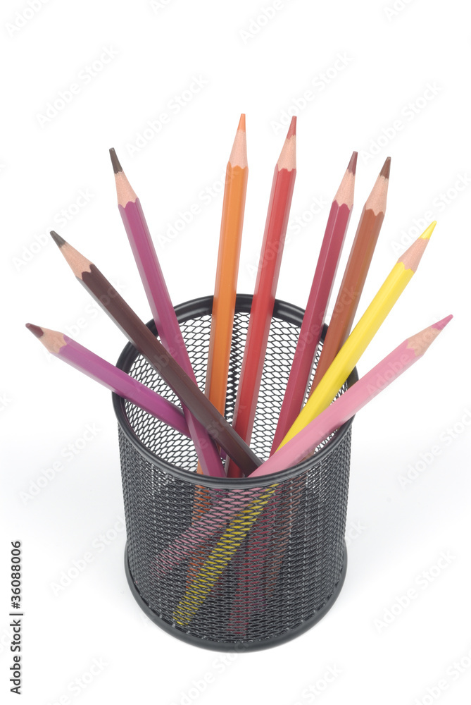 Bote de lápices negro con lápiceros de colores Stock Photo | Adobe Stock