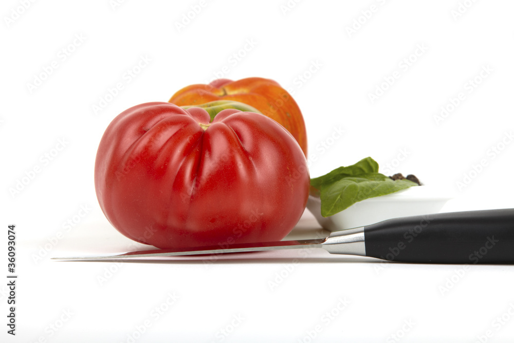 Drei Tomaten mit Messer / Three tomatoes with knife Drei Tomaten mit Messer / Three tomatoes with knife
