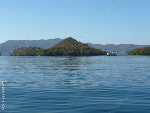 洞爺湖の中島と遊覧船