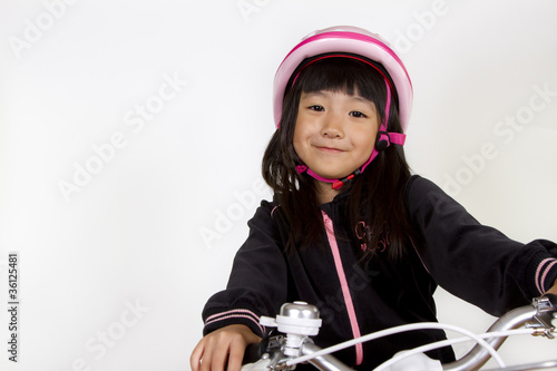 自転車に乗る女の子