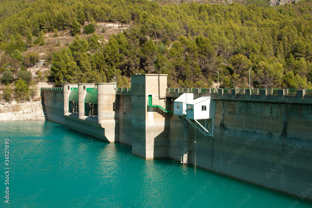 Reservoir dam
