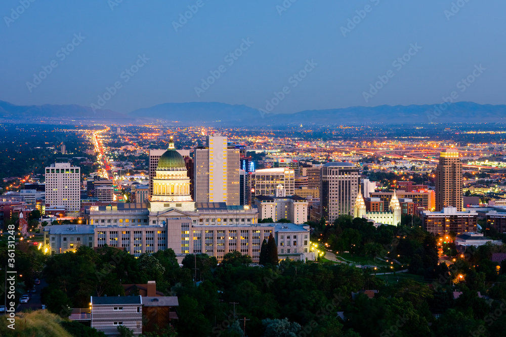 Fototapeta premium Salt Lake City, Utah at night