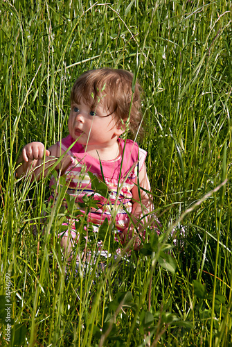 Kleine erkundet die Welt