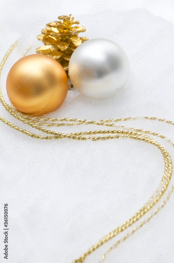 Fototapeta premium Weihnachtsgrüße, Christbaumschmuck