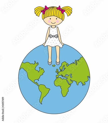 Niña sentada sobre una bola del mundo
