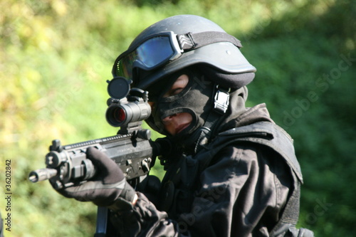 gendarmerie,gendarme,tenue,uniforme,arme,feu photo
